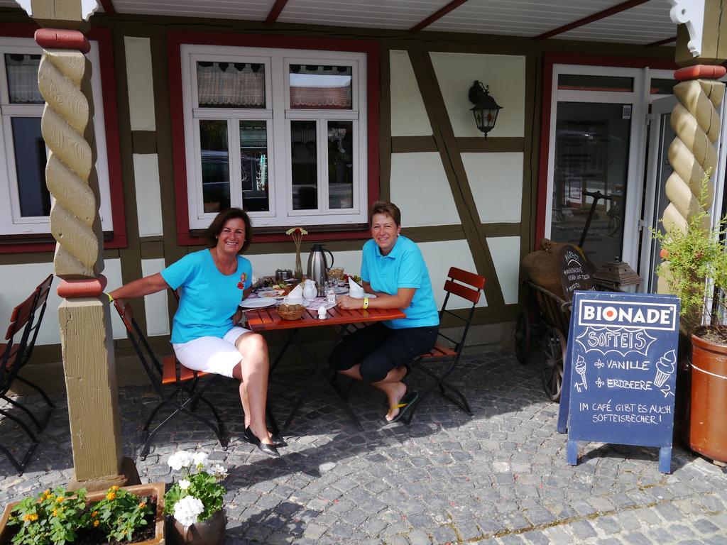 Cafe Im Hof- Bed & Breakfast Streufdorf Exterior photo
