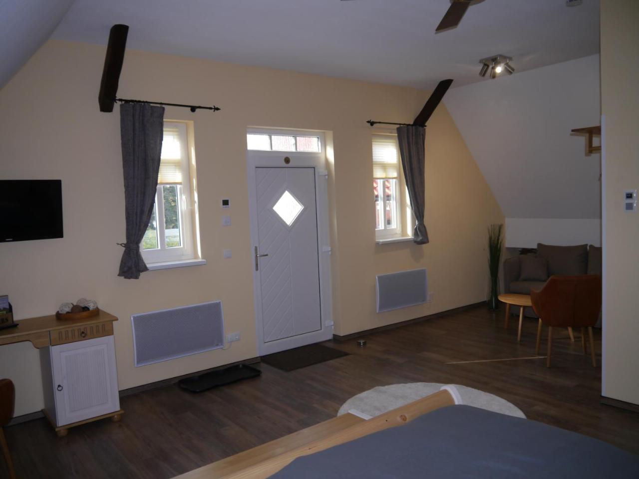 Cafe Im Hof- Bed & Breakfast Streufdorf Exterior photo